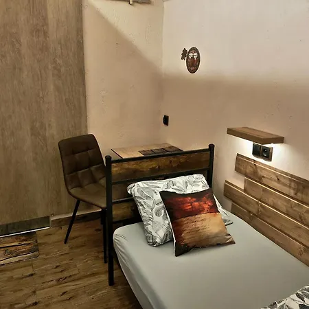 Capsule hotel Podziemne Arkady-nocleg Centrum Blisko Dworca Gniezno