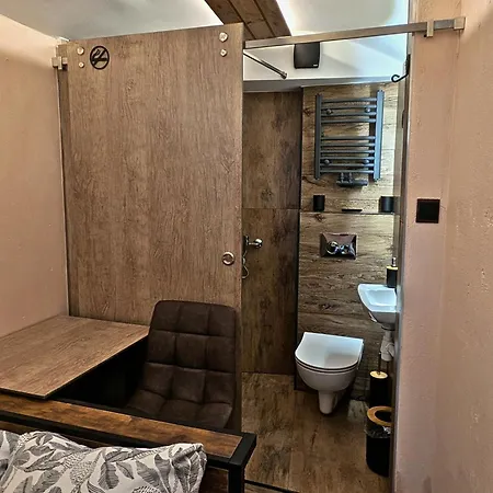 Capsule hotel Podziemne Arkady-nocleg Centrum Blisko Dworca Gniezno